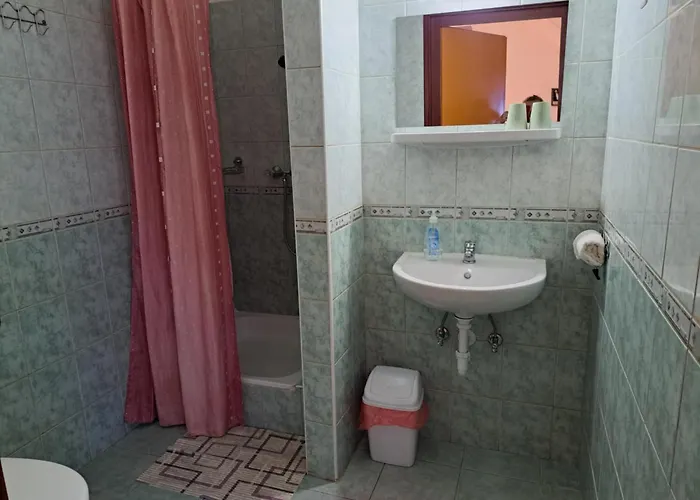 Kalman Imre Panzio Frühstückspension 3*